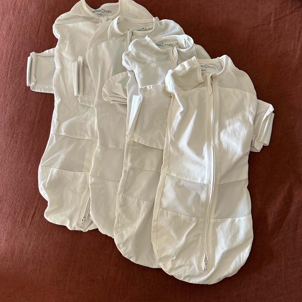 Lot of 4 Snoo swaddles (happiest baby)